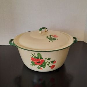 Vintage Enamel pot.. with lid